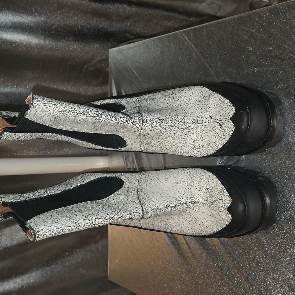 Hunter Boots Sweatshirt free w/purchase